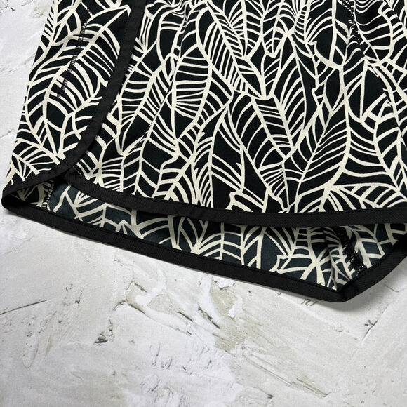 Lululemon Pretty Palm Run Times Shorts 4" SIZE 8 WAIST 33 Black White Liner - Picture 10 of 11